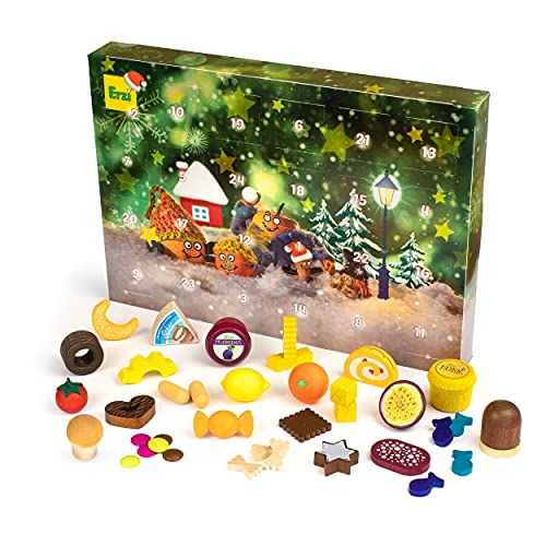 Erzi 28256 Adventskalender 2021 für Kinder, mit 37 verschiedenen Kaufladenartikeln aus Holz verteilt auf 24 Türchen