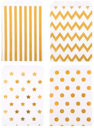 Papiertaschen mit Goldtupfen Papiertaschen mit Goldtupfen